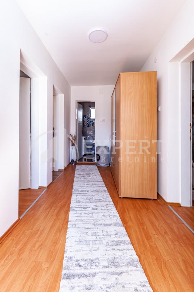 Kuća na Panteleju, 94m2, plac 405m2