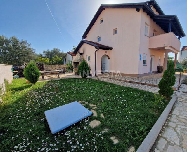 Peroj, Ferienhaus mit Pool und Meerblick