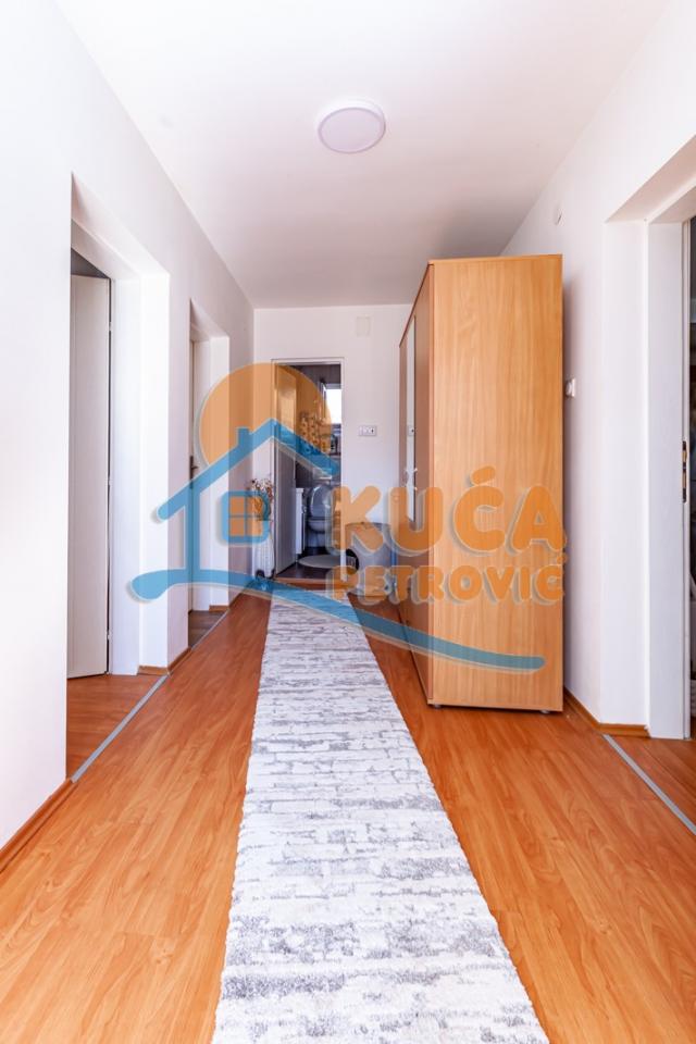 Kuća na Panteleju, 94m2, plac 405m2