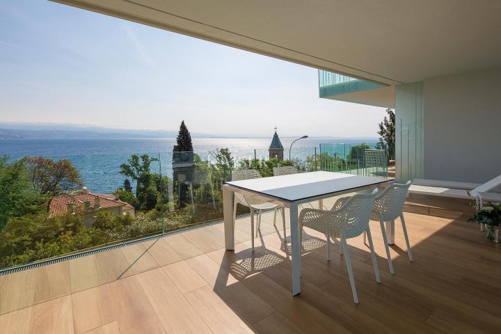 Opatija, moderne Wohnung, zwei Garagenplätze, Meerblick