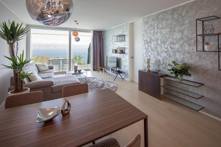 Opatija, moderne Wohnung, zwei Garagenplätze, Meerblick