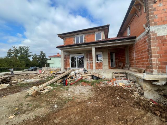 Matulji - dreistöckige Wohnung, Neubau in ruhiger Lage