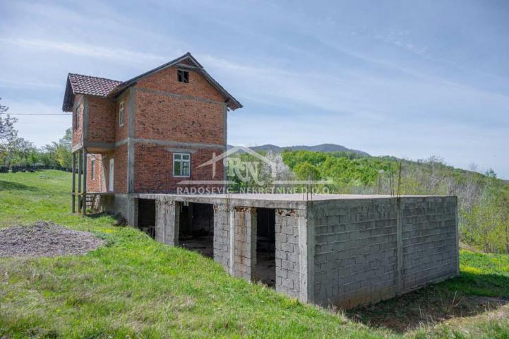 Loznica, Trbušnica, Romanijska 180m2 ID#1410