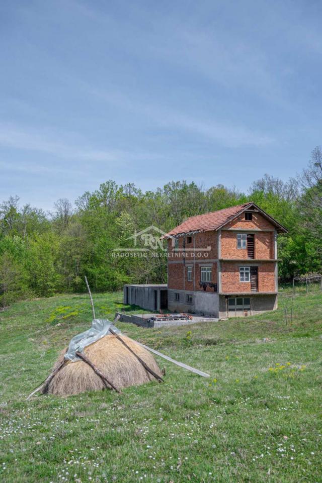 Loznica, Trbušnica, Romanijska 180m2 ID#1410