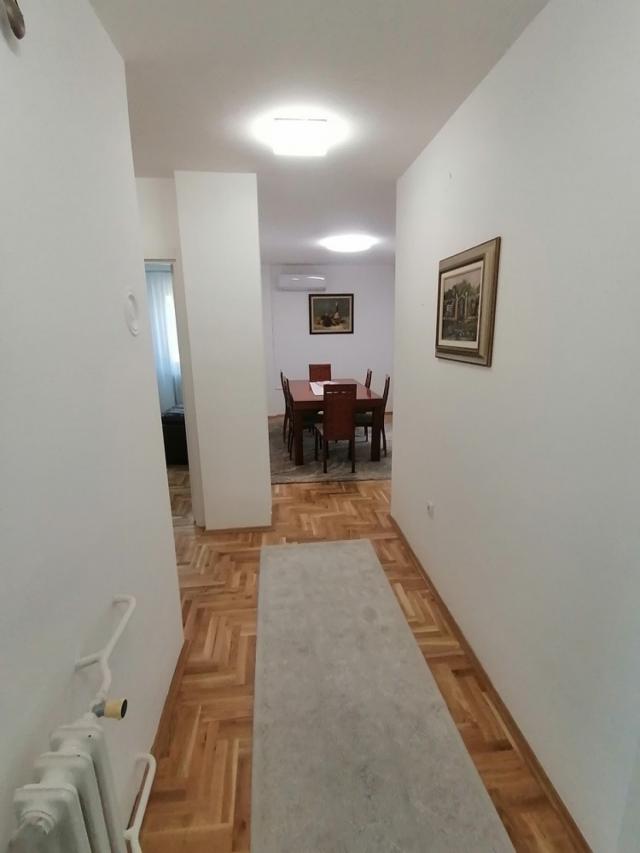 Kompletno renoviran dvoiposoban stan 61m2 - Bul. Oslobođenja