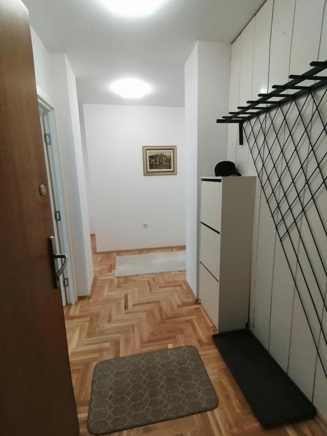 Kompletno renoviran dvoiposoban stan 61m2 - Bul. Oslobođenja