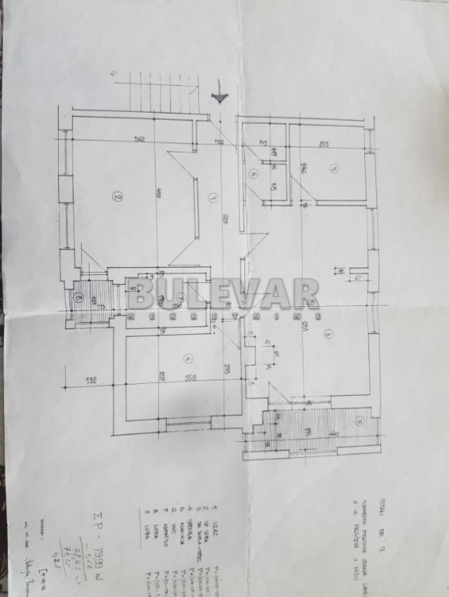 Izdaje se troiposoban stan u blizini parka Čair, Rajićeva ulica, 78m2, IV sprat, 500e