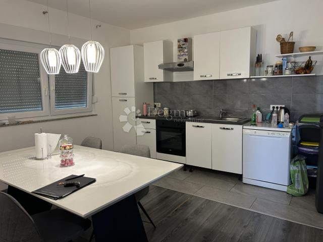 Flat Pehlin, Rijeka, 77m2