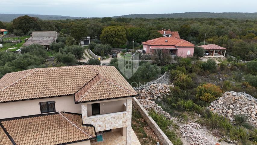 Krk, geräumige neu gebaute Villa