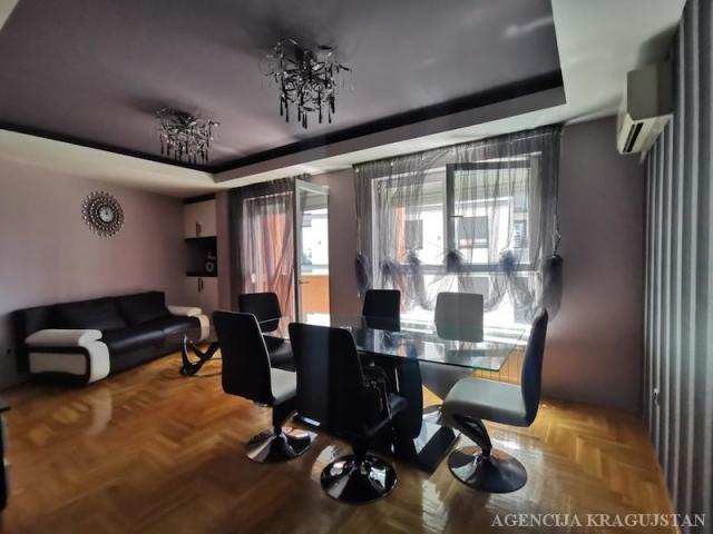 Izdavanje, Stan, 64. 00m2 , Centar