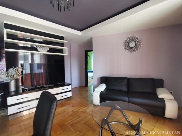 Izdavanje, Stan, 64. 00m2 , Centar