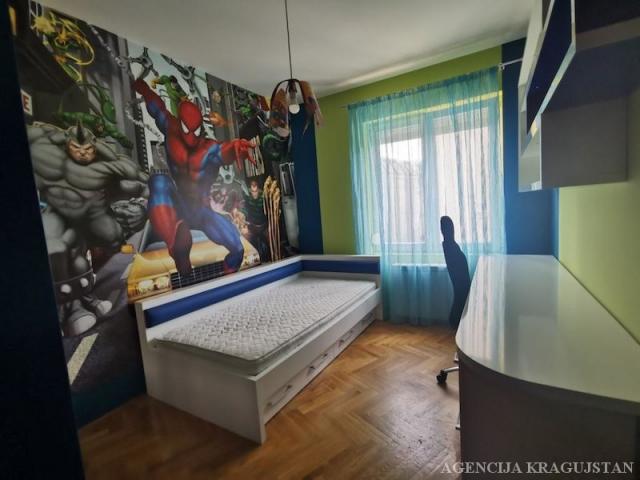 Izdavanje, Stan, 64. 00m2 , Centar