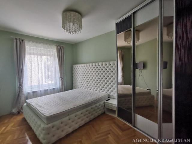 Izdavanje, Stan, 64. 00m2 , Centar