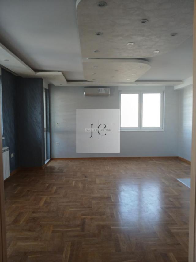 Trosoban stan na prodaju, Telep, 72m²