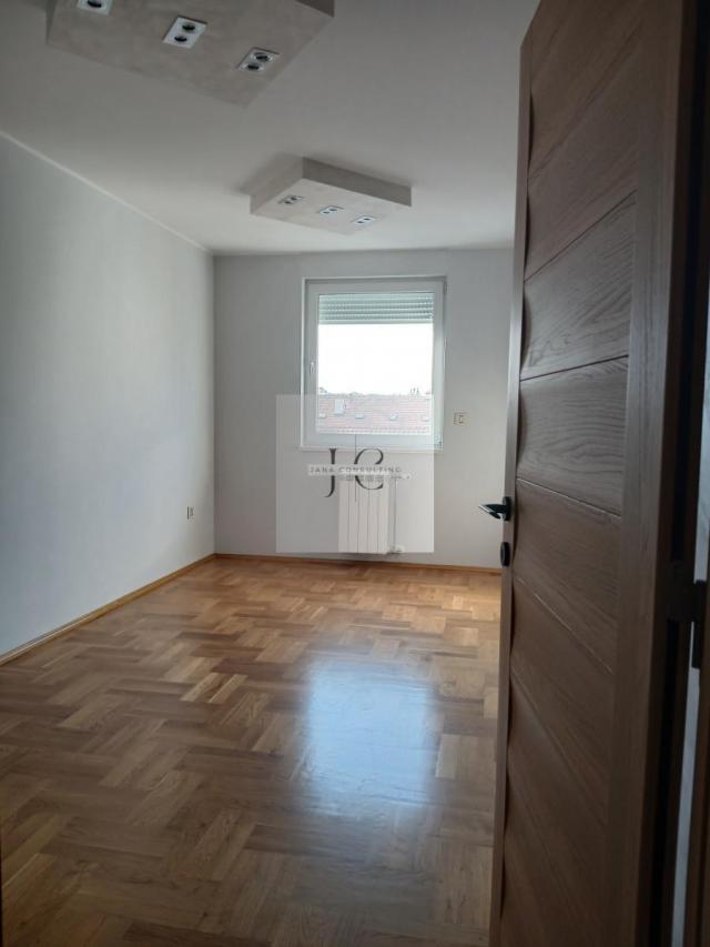 Trosoban stan na prodaju, Telep, 72m²