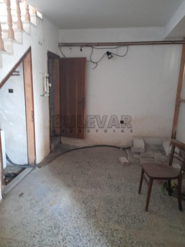 Izdavanje kuće u Ilićevu  – 300  m2