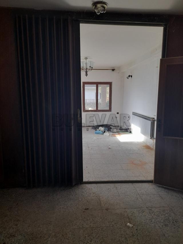 Izdavanje kuće u Ilićevu  – 300  m2