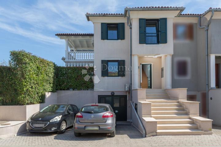 Luxuriously decorated terraced house (end) with pool, 400m from the sea