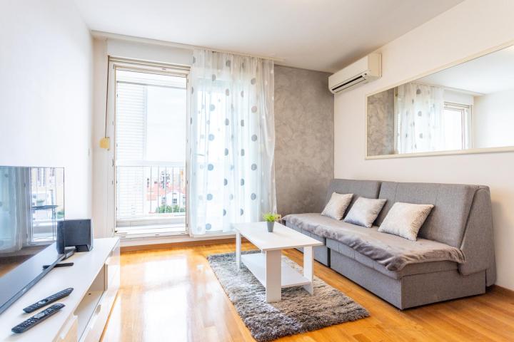 Split, Visoka, lijepi studio apartman na izvrsnoj lokaciji s pogledom na more