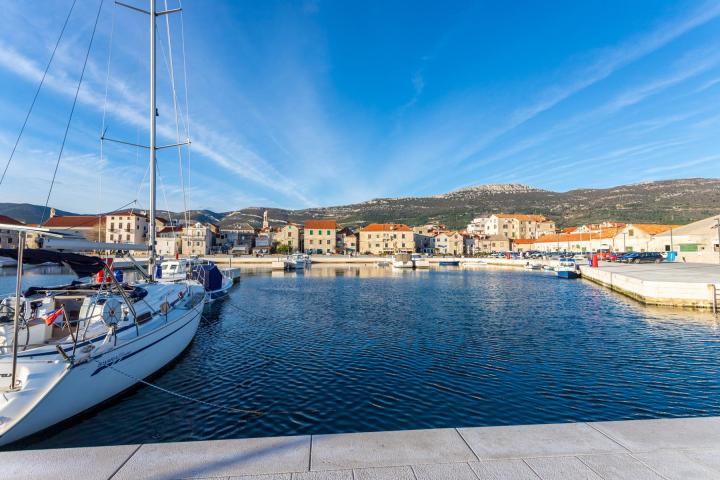 Kaštela, dvosoban stan 54 m2  1. kat