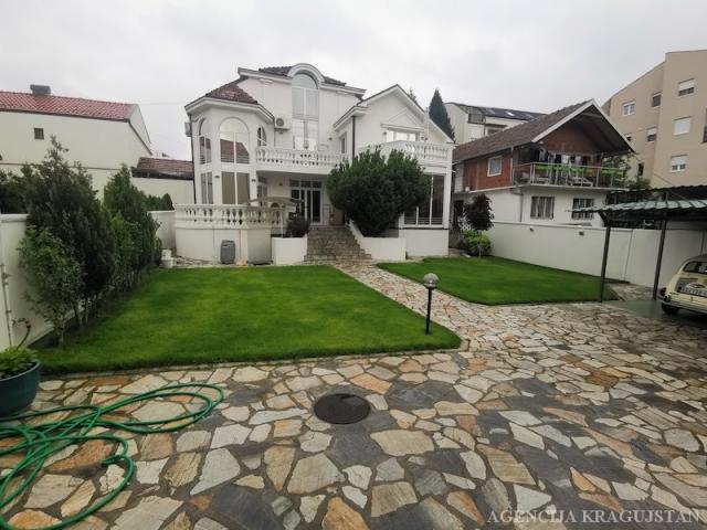 Prodaja, Kuća, 391. 00m2 , Centar