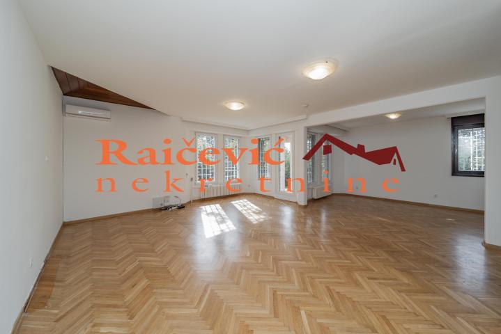 CUKARICA BANOVO BRDO 230m2 , 3 L , 3400e