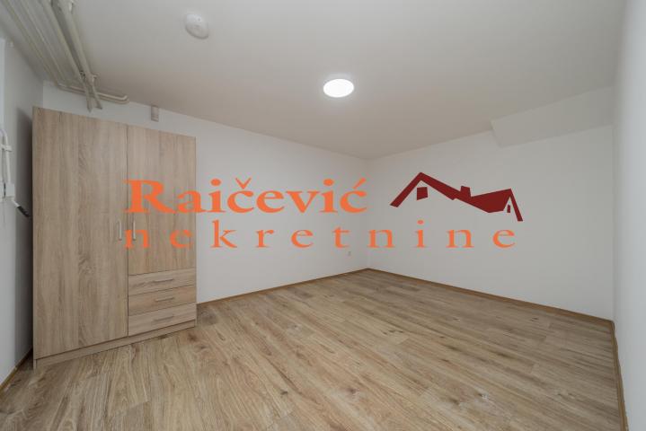 CUKARICA BANOVO BRDO 230m2 , 3 L , 3400e