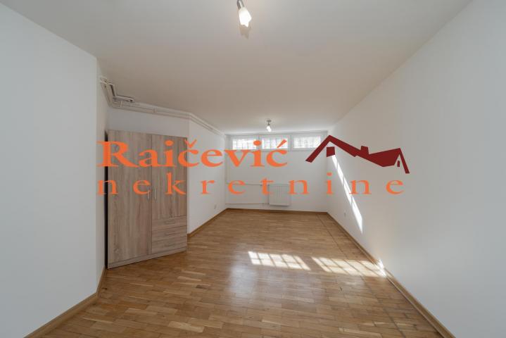 CUKARICA BANOVO BRDO 230m2 , 3 L , 3400e