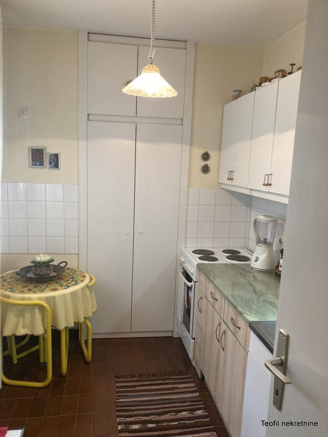 ZEMUN RETENZIJA 64m2 , L , 175000e