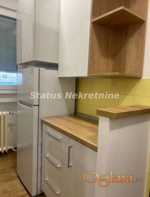 NAMEŠTENA, KOMPLETNO RENOVIRANA GARSONJERA 26M2, LIMAN 3, ODVOJENA KUHINJA, 350EU