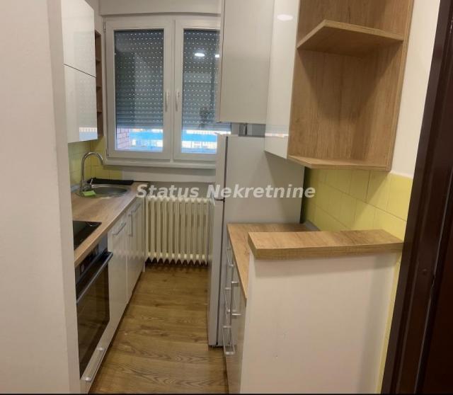 NAMEŠTENA, KOMPLETNO RENOVIRANA GARSONJERA 26M2, LIMAN 3, ODVOJENA KUHINJA, 350EU