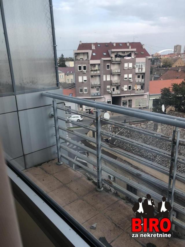 PENTHOUSE NA BRUTALNOJ LOKACIJI