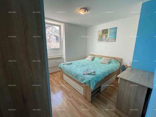 Kuća Prodaje se kuća sa apartmanima, Rovinj