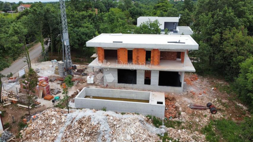 A MODERN HOUSE UNDER CONSTRUCTION