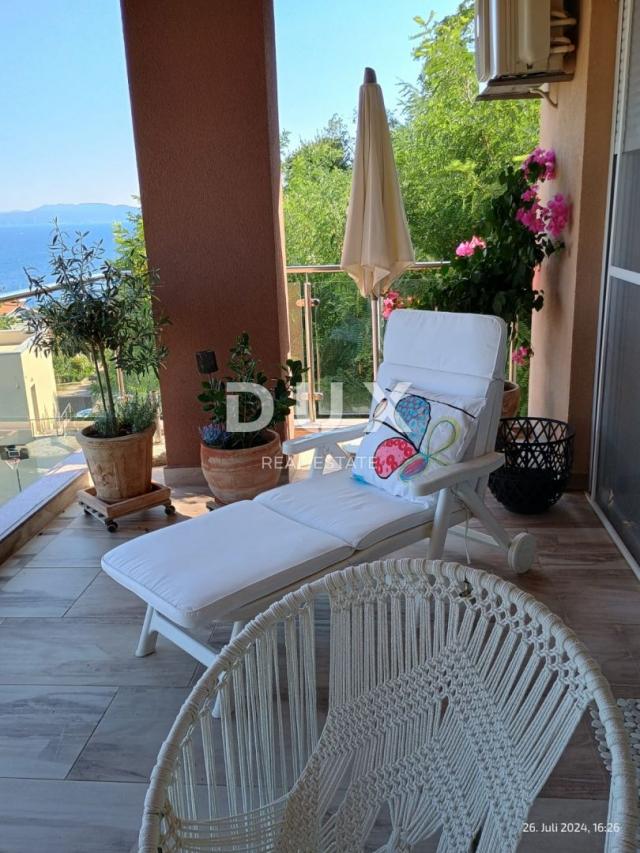 OPATIJA, ZENTRUM - komfortable Wohnung mit Pool, Terrasse und herrlichem Meerblick