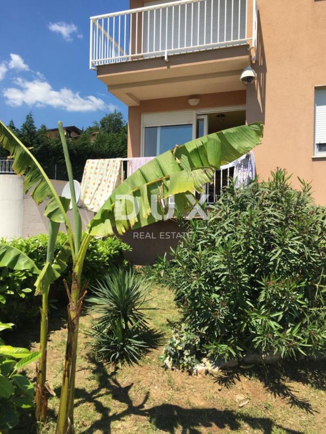 OPATIJA, IČIĆI – geräumige Maisonette-Wohnung 250 Meter vom Meer entfernt mit Pool und Garten