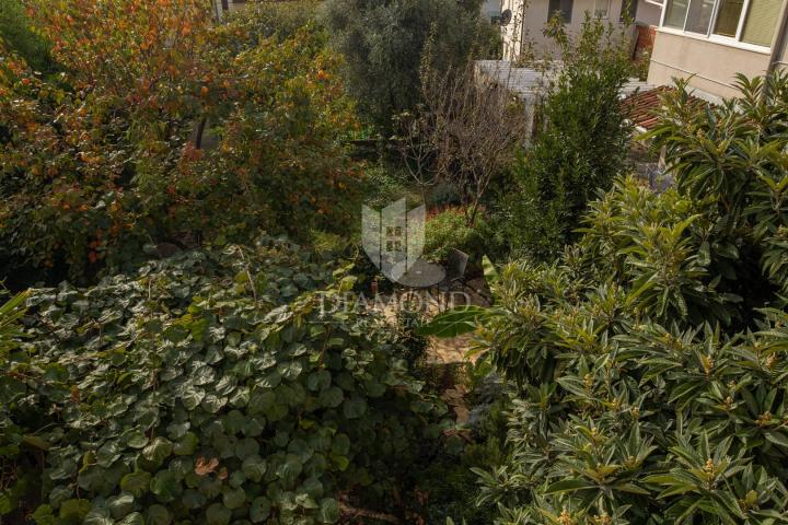 Rovinj, Sonnige Wohnung mit Terrasse Nach Feng Shui Prinzipien Gestaltet