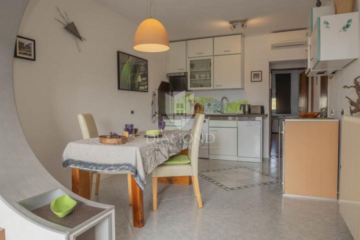 Rovinj, Sonnige Wohnung mit Terrasse Nach Feng Shui Prinzipien Gestaltet