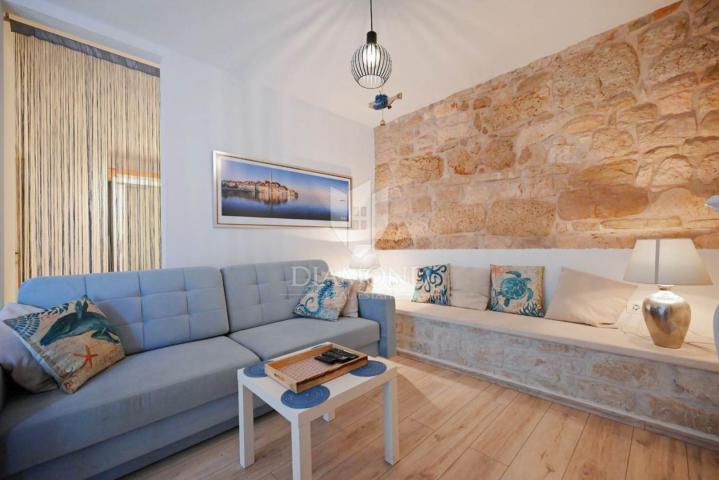 Rovinj stari grad, romantičan apartman u prizemlju zgrade