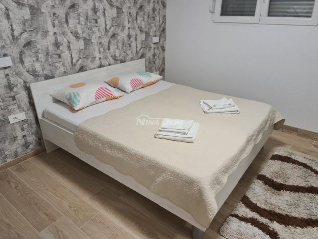 Apartman trosoban u prizemlju