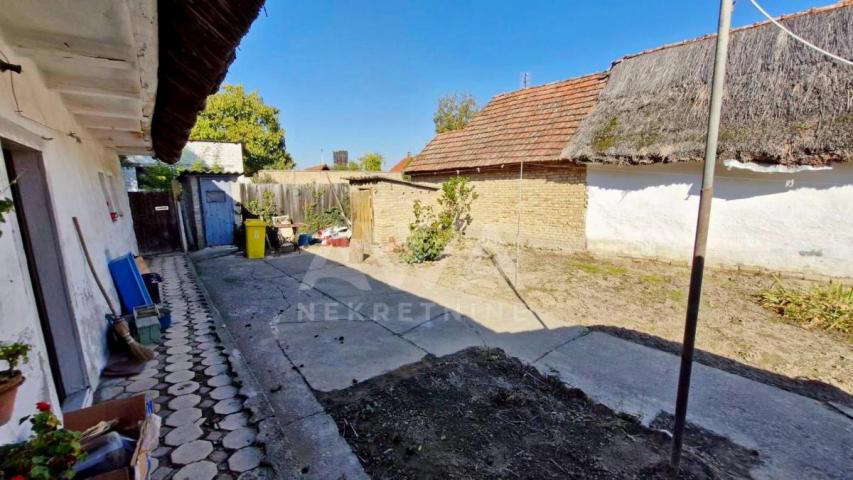 Bezdan, kuća 94 m2, plac 469 m2