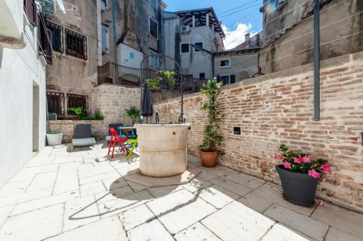 ISTRA, ROVINJ - Dizajnerski apartmen s pomoćnom jedinicom 50m od rive