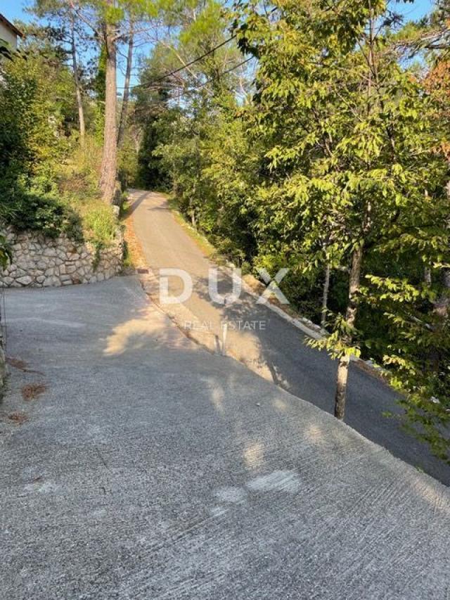 OPATIJA, BRSEČ - house with three residential units and a sea view