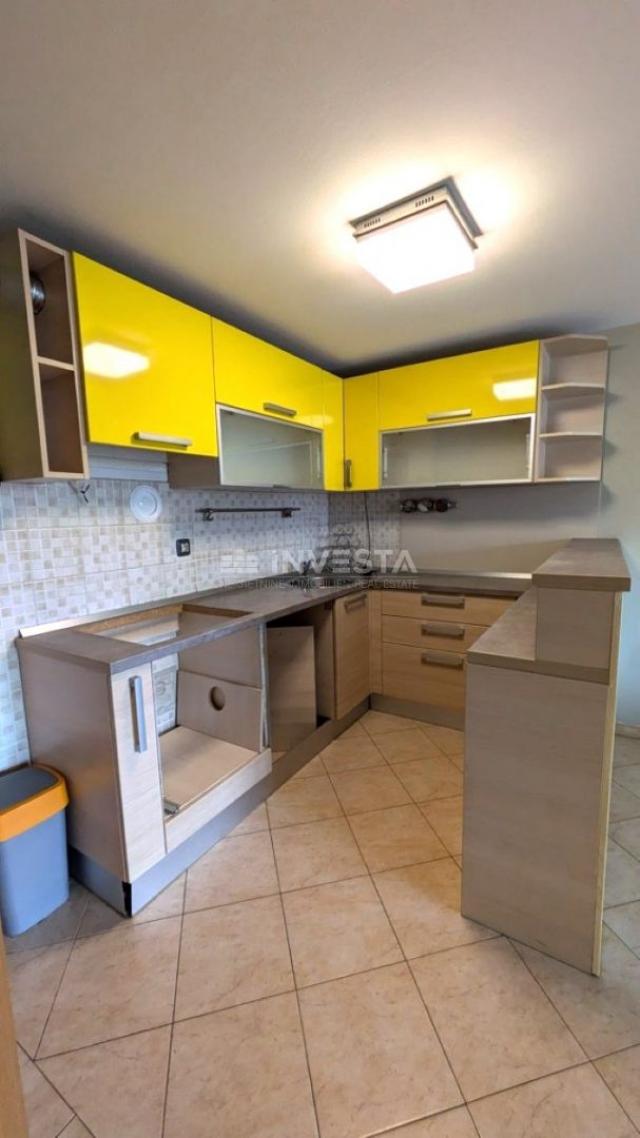 Pula, Gregovica duplex apartment with two parking spaces.