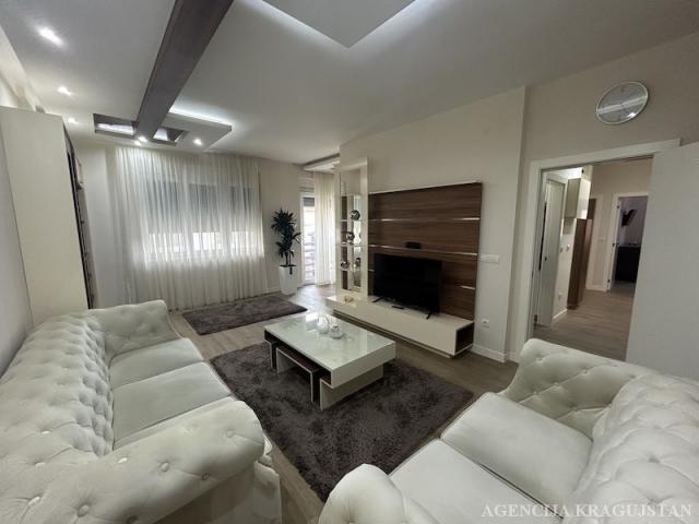 Izdavanje, Stan, 81. 00m2 , Centar