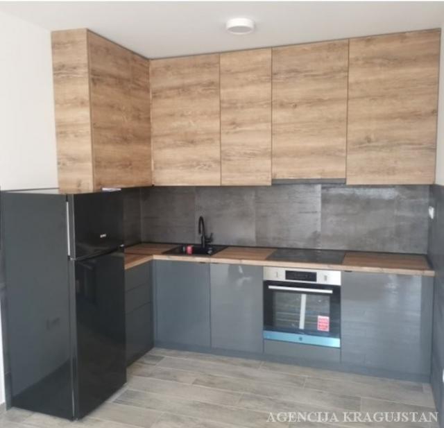 Izdavanje, Stan, 63. 00m2 , Centar