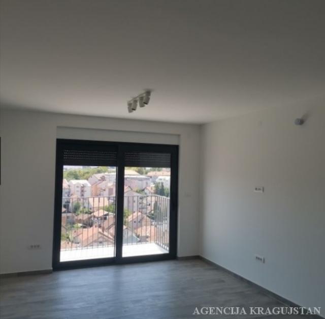 Izdavanje, Stan, 63. 00m2 , Centar