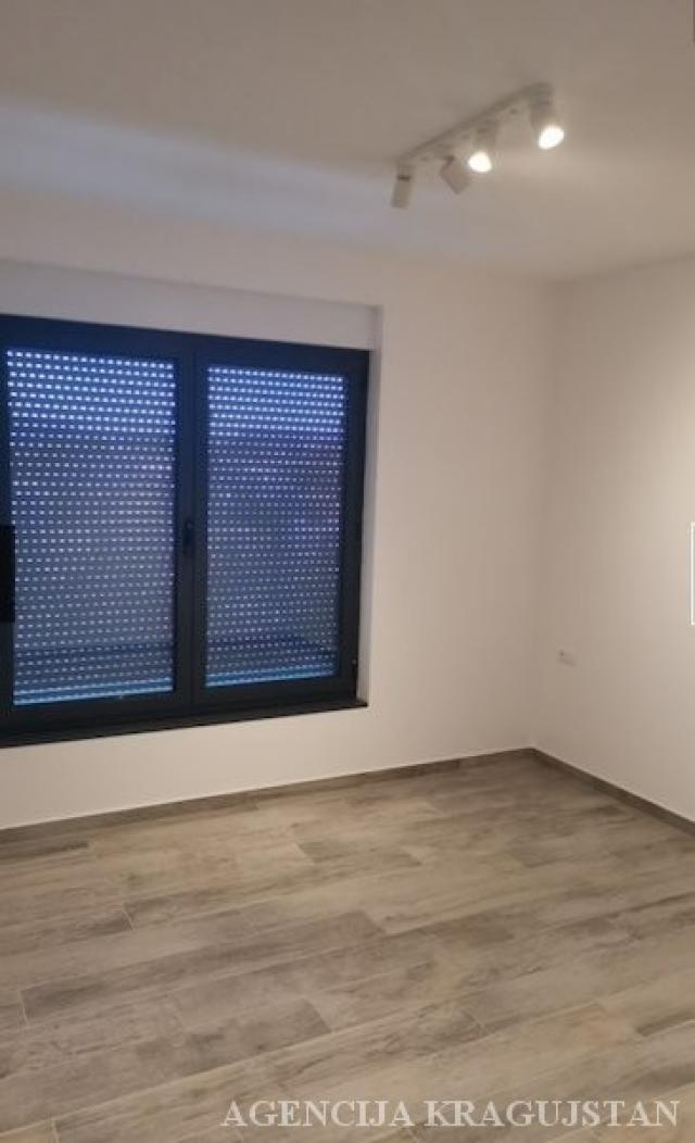 Izdavanje, Stan, 63. 00m2 , Centar