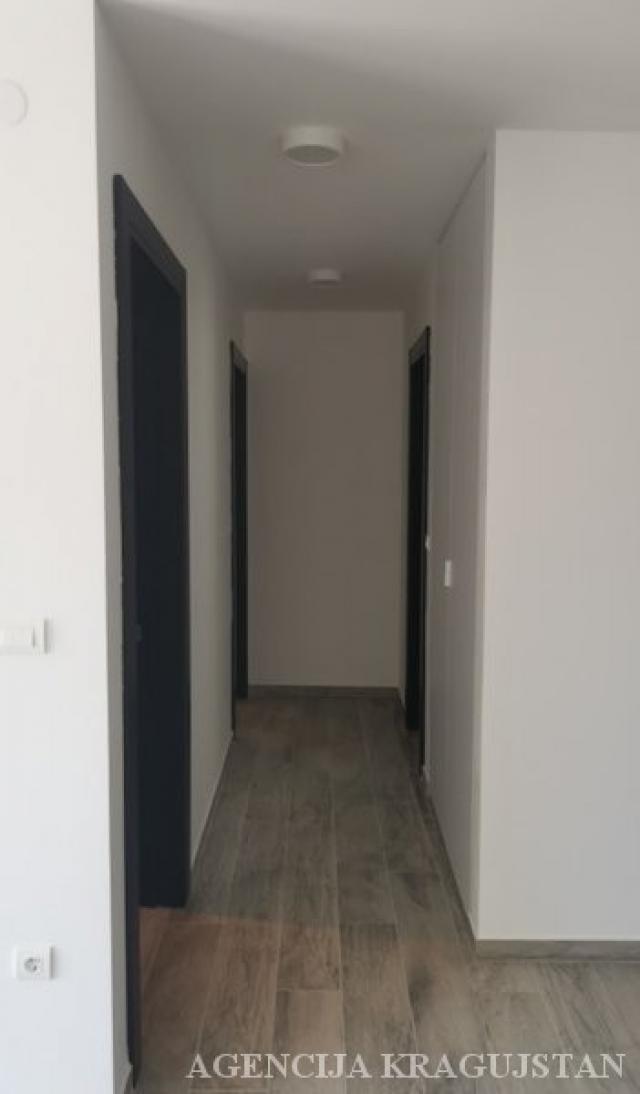 Izdavanje, Stan, 63. 00m2 , Centar