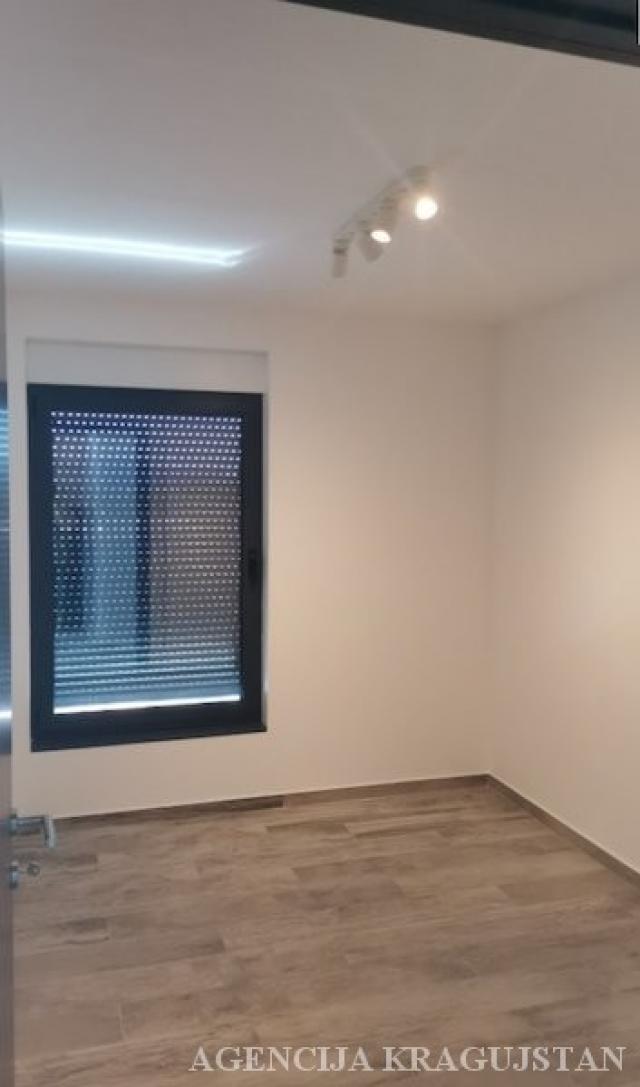 Izdavanje, Stan, 63. 00m2 , Centar